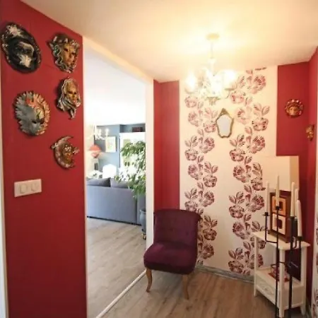 Confortable A Remiremont, Proche Centre Et Commerces, Garage Et Wifi Inclus - Fr-1-589-132 Apartment *