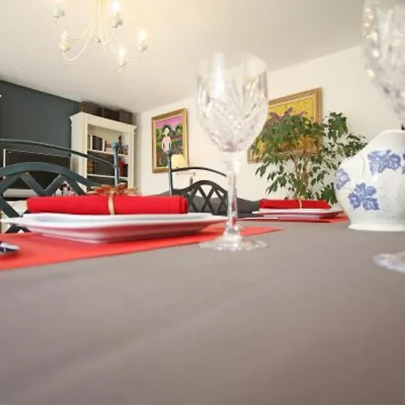 Confortable A Remiremont, Proche Centre Et Commerces, Garage Et Wifi Inclus - Fr-1-589-132