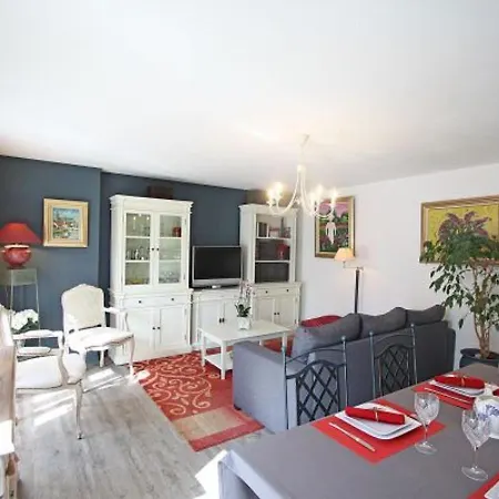 Confortable à Remiremont, Proche Centre Et Commerces, Garage Et Wifi Inclus - Fr-1-589-132 * Remiremont