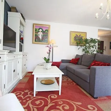 Confortable à Remiremont, Proche Centre Et Commerces, Garage Et Wifi Inclus - Fr-1-589-132 * Remiremont