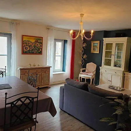 Confortable A Remiremont, Proche Centre Et Commerces, Garage Et Wifi Inclus - Fr-1-589-132 Apartment