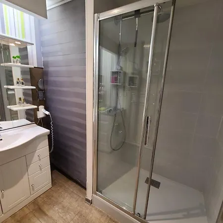 Confortable A Remiremont, Proche Centre Et Commerces, Garage Et Wifi Inclus - Fr-1-589-132 Apartment *