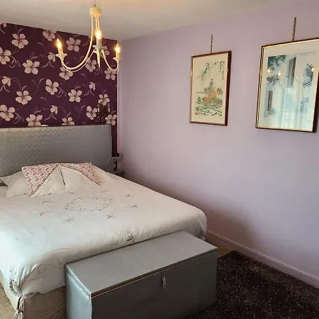 Confortable A Remiremont, Proche Centre Et Commerces, Garage Et Wifi Inclus - Fr-1-589-132 Apartment