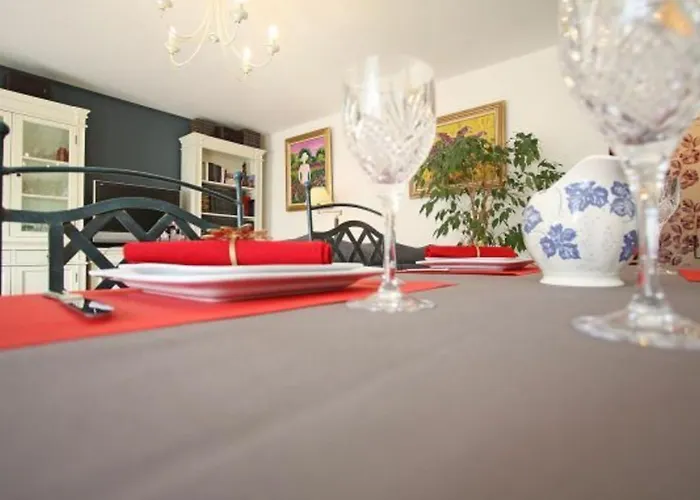 Confortable A Remiremont, Proche Centre Et Commerces, Garage Et Wifi Inclus - Fr-1-589-132